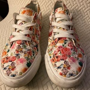 Comfortable summer sneakers